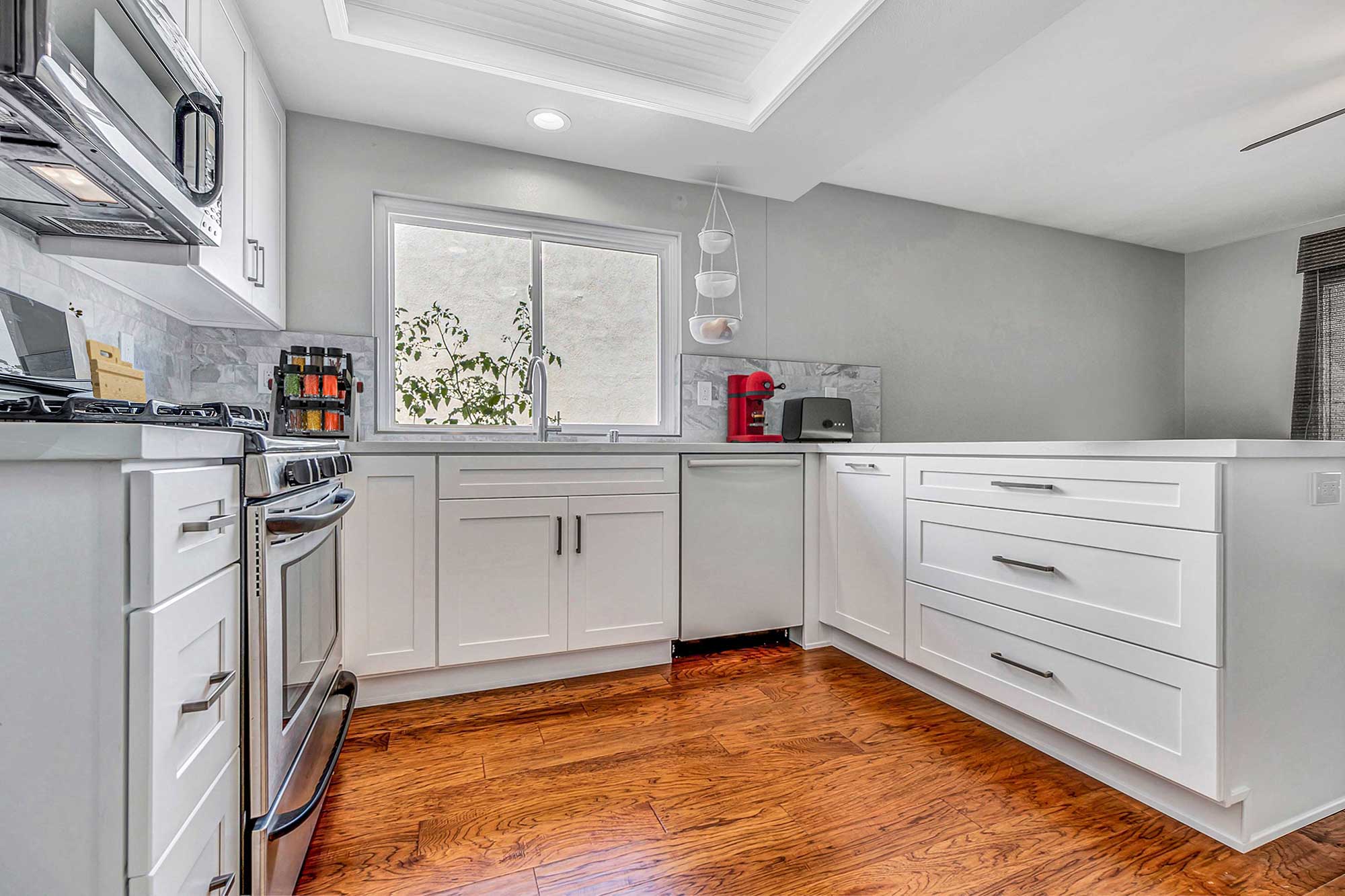 Irvine kitchen with white shaker cabinetry and peninsula layout, bright and clean